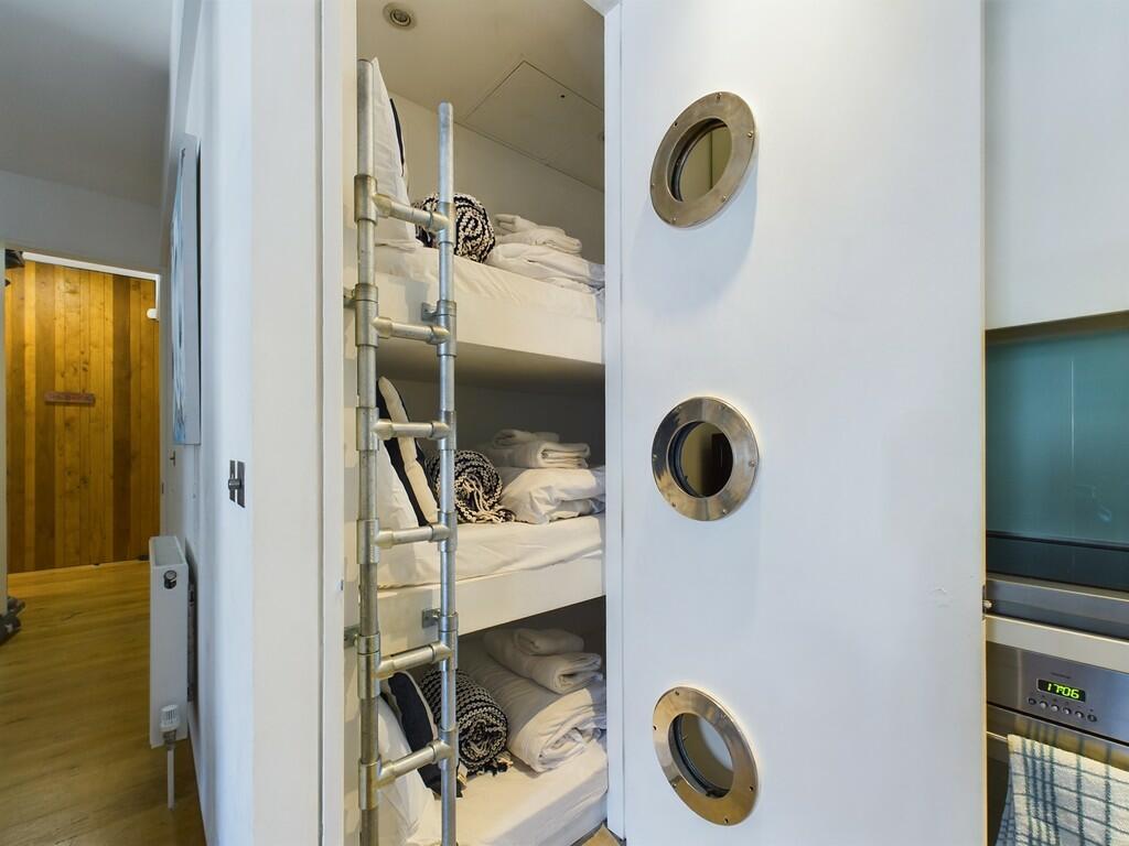 CAM02091G0-PR0172...