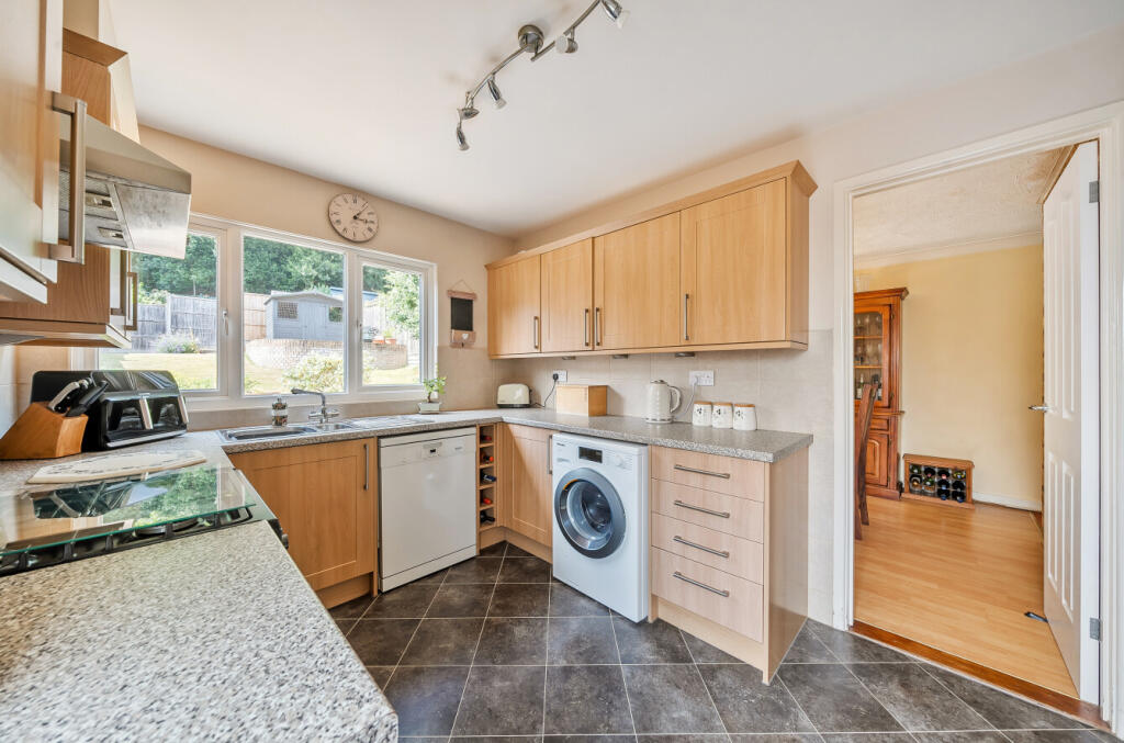 1311591-6-6855f39...