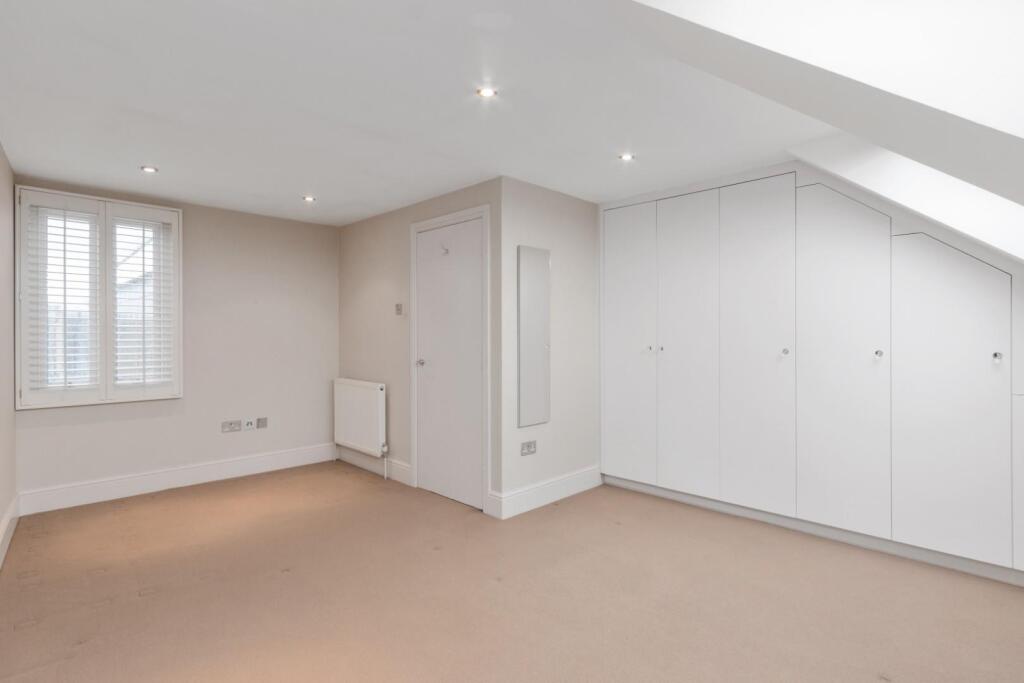 51 St Albans Avenue Ph15.jpg