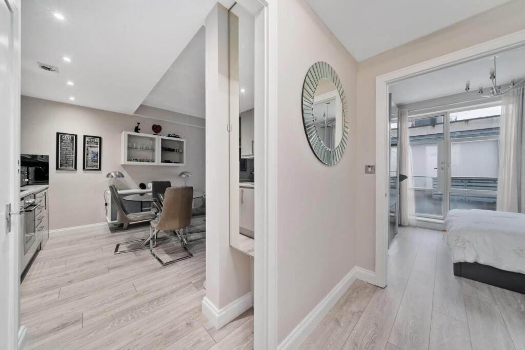 Wallis House 132 TW8 Ph12.jpg