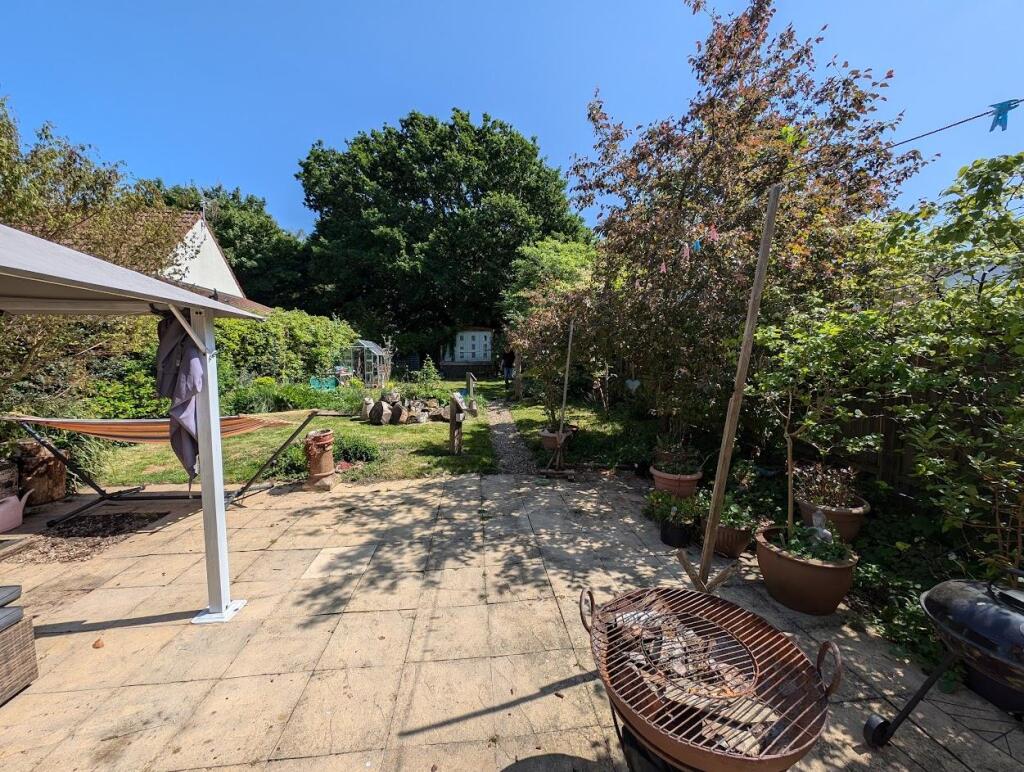 24 Church Road garden 1.jpg