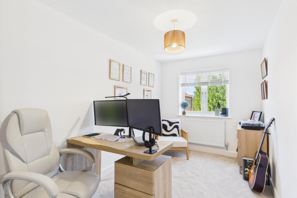 EweMove Spalding - Jubilee Way - Bedroom