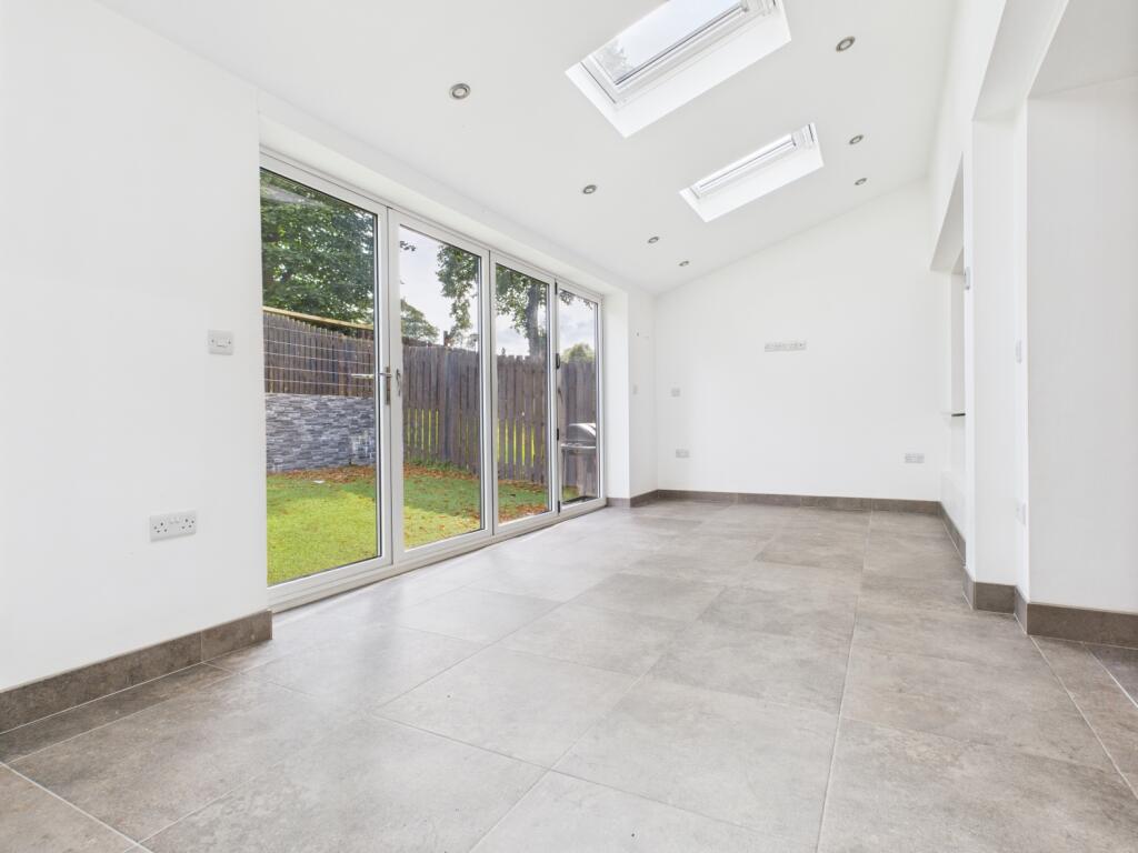 CAM03729G0-PR0113-STILL022