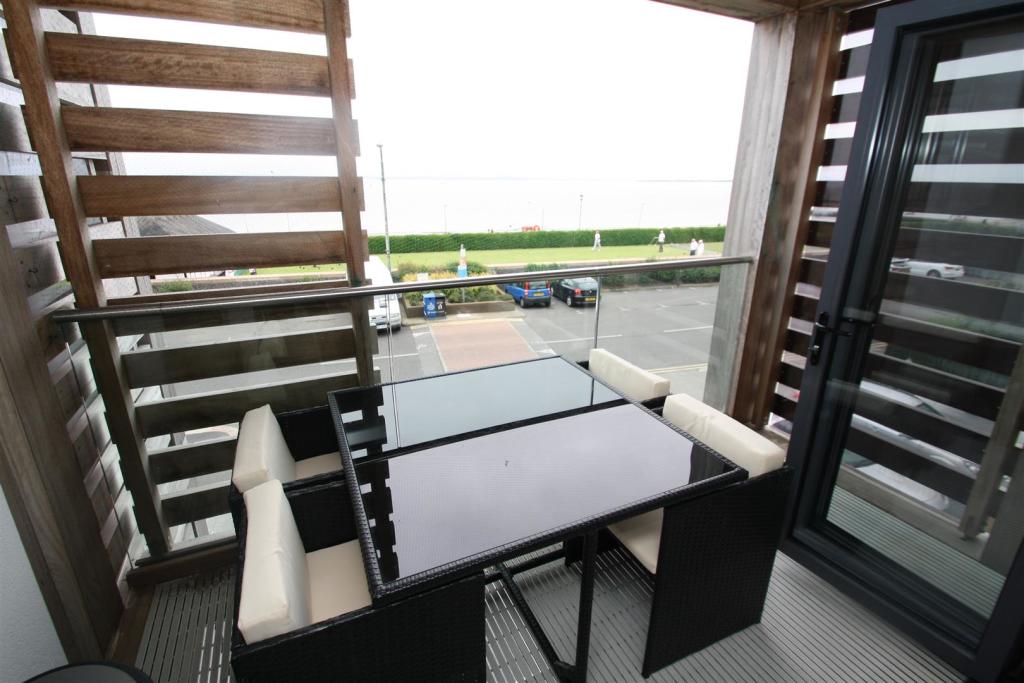 BALCONY 3.jpg