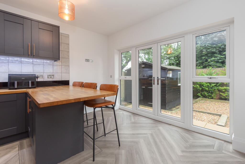 38 PARKSTONE DRIVE-22