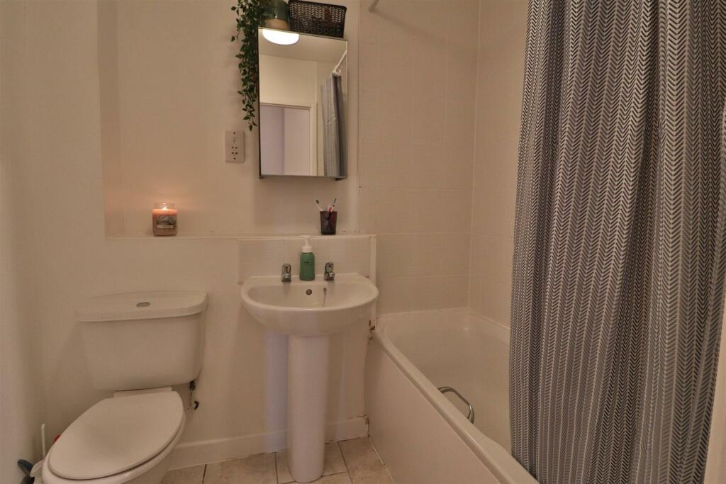 BATHROOM/W.C