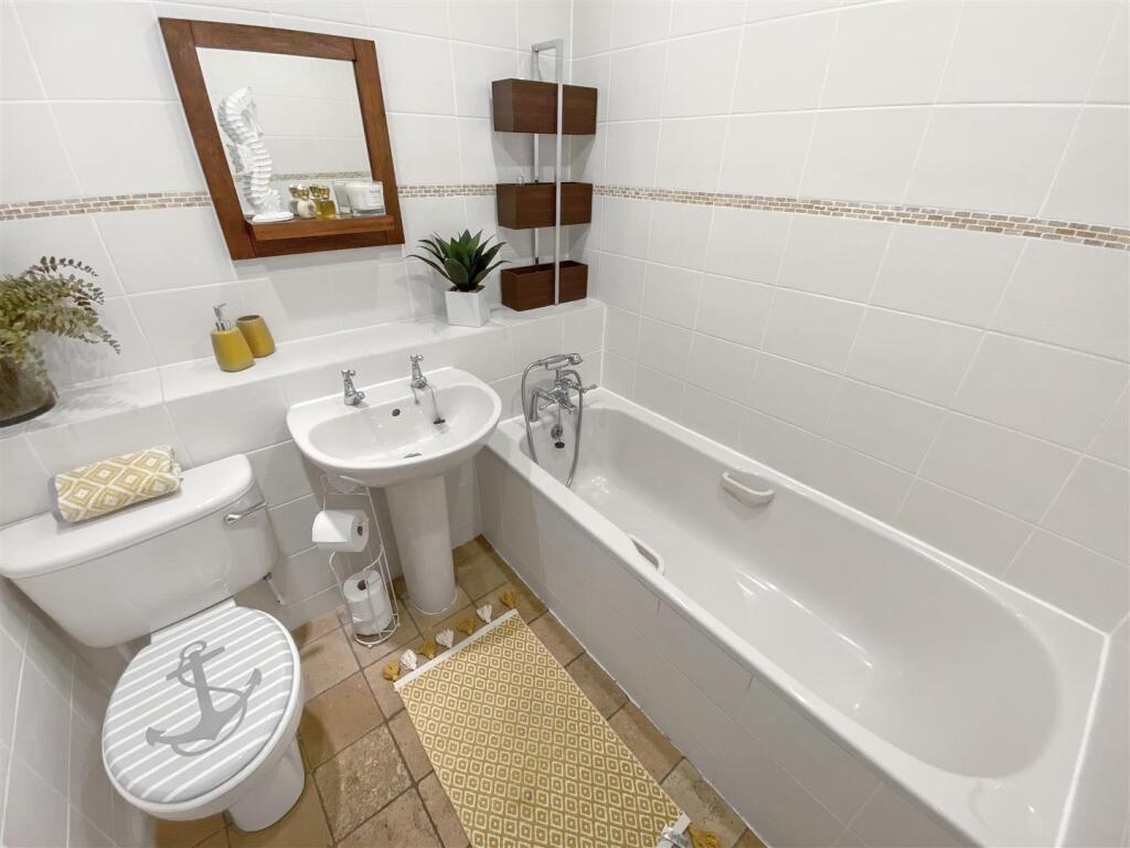 Family Bathroom/WC