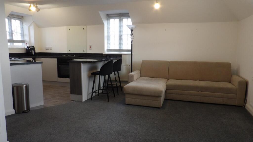 6 Wimpole House - Lounge.JPG