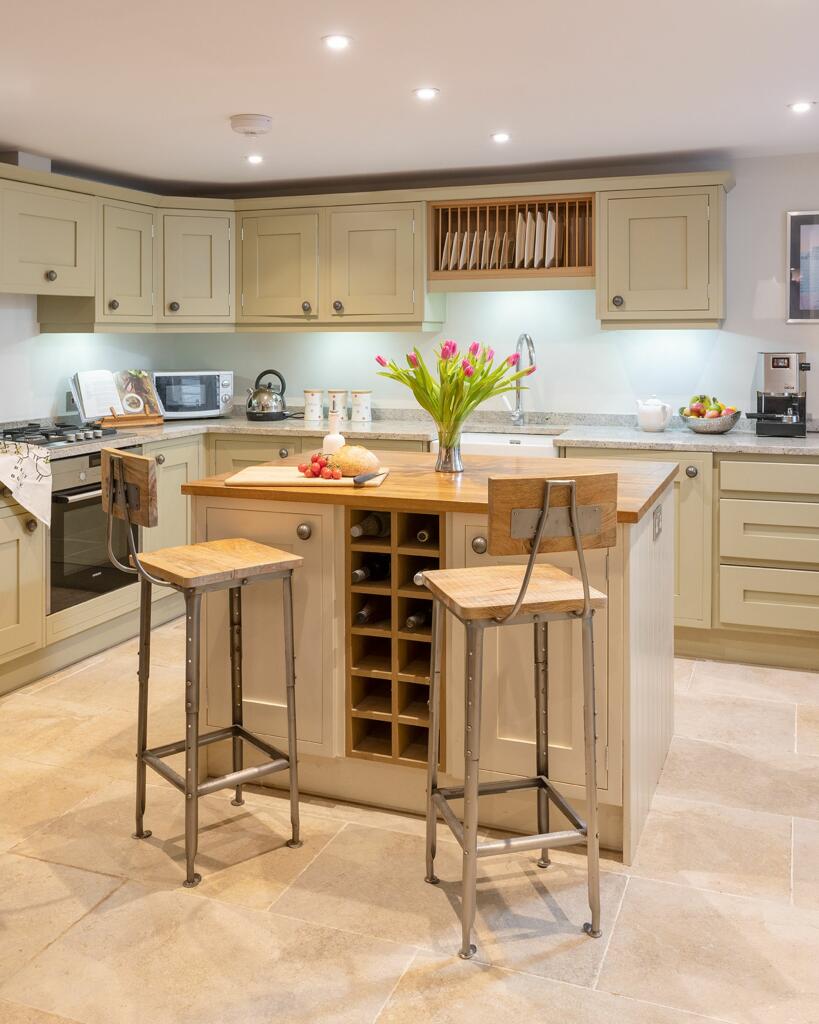 34 Clarence Hill, Dartmouth,  Kitchen
