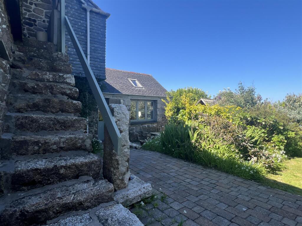 Garden, Land &amp; Views