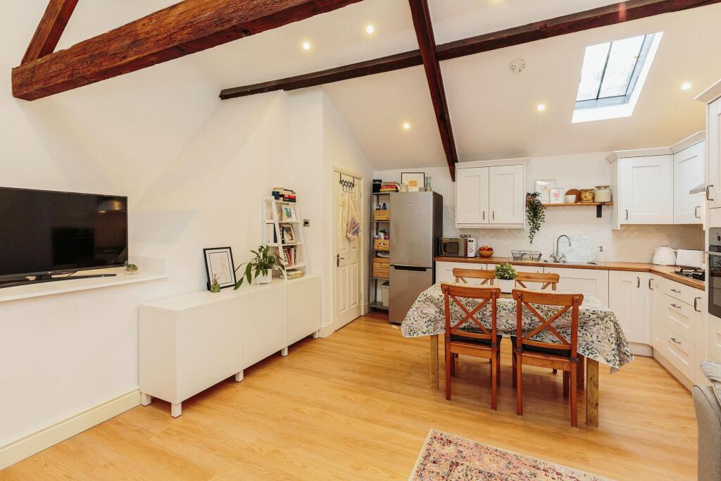 Lounge / Kitchen