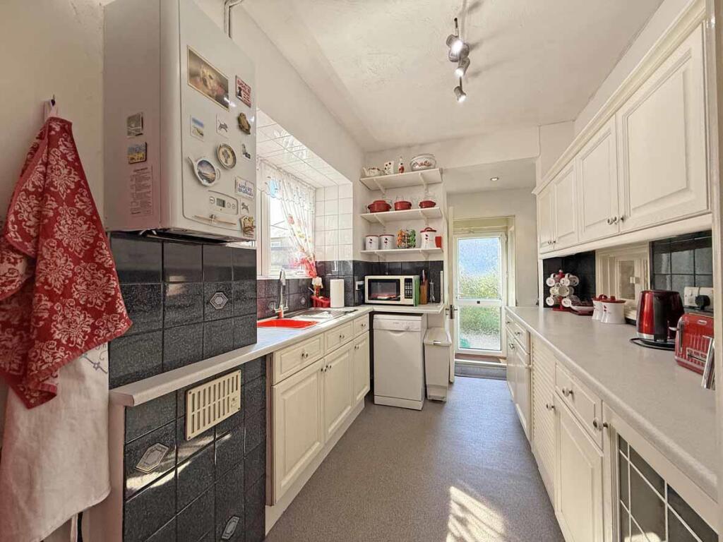 Lester Close 10 Kitchen.jpg