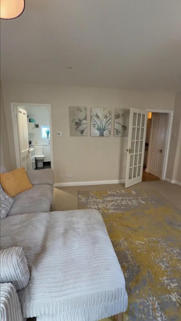 Mums flat pics_living room 4.jpg