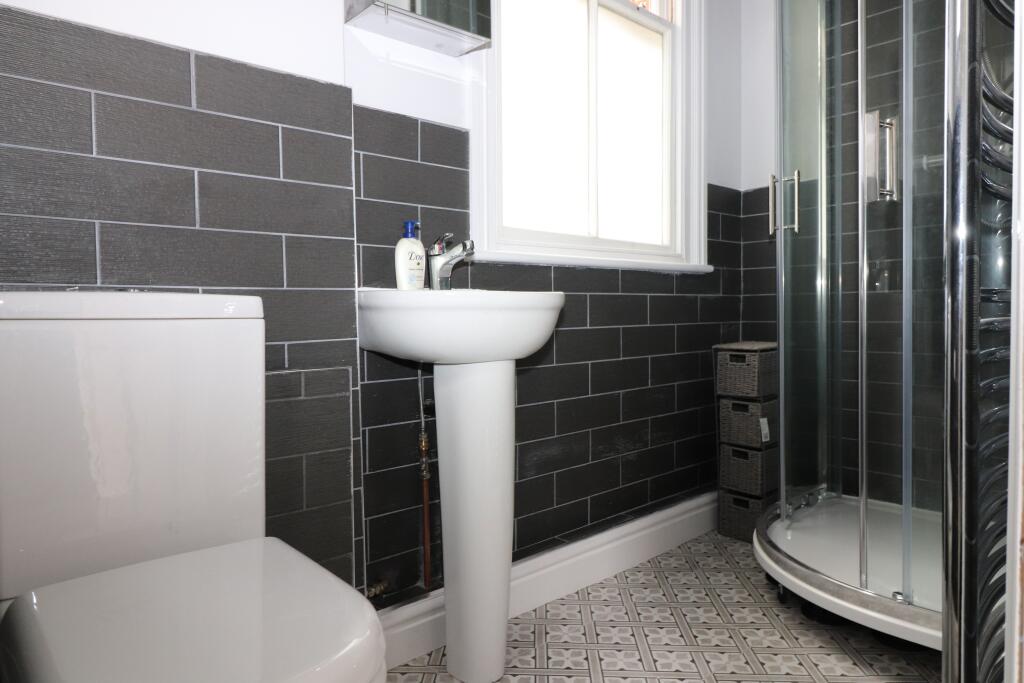 SHOWER ROOM