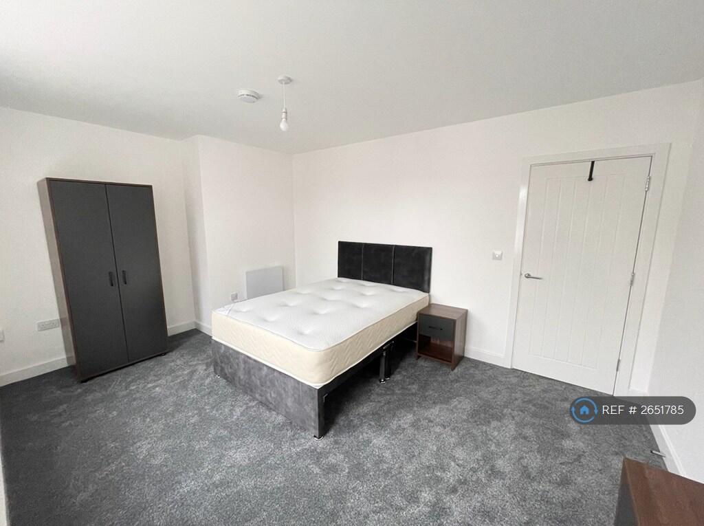 Large Bedroom
