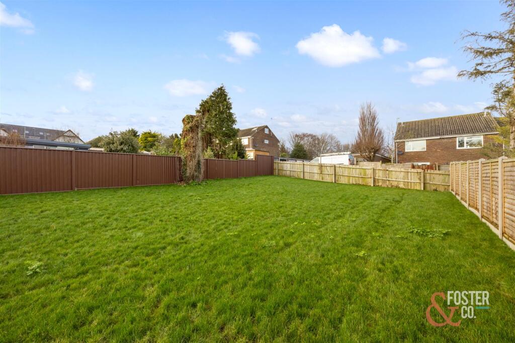 Mill Hill Close, 13-020.JPG