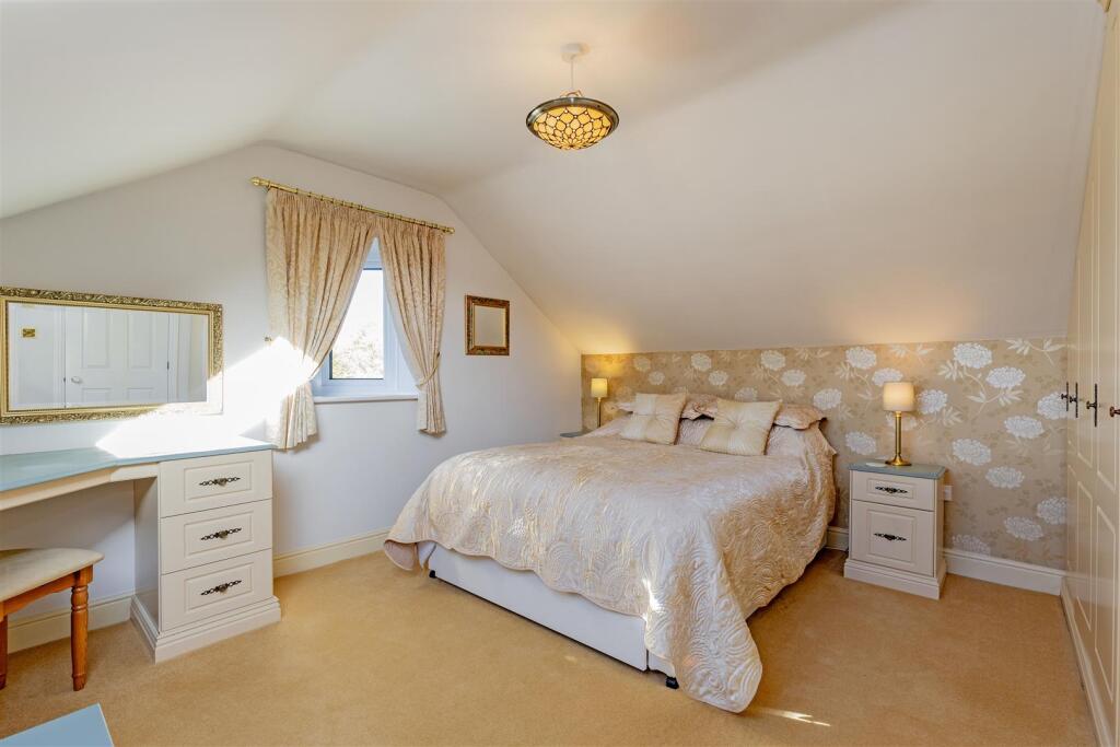 Bedroom 1-1.jpg