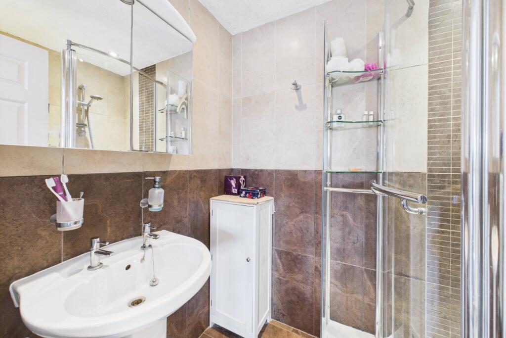 CAM03162G0-PR0305-STILL004