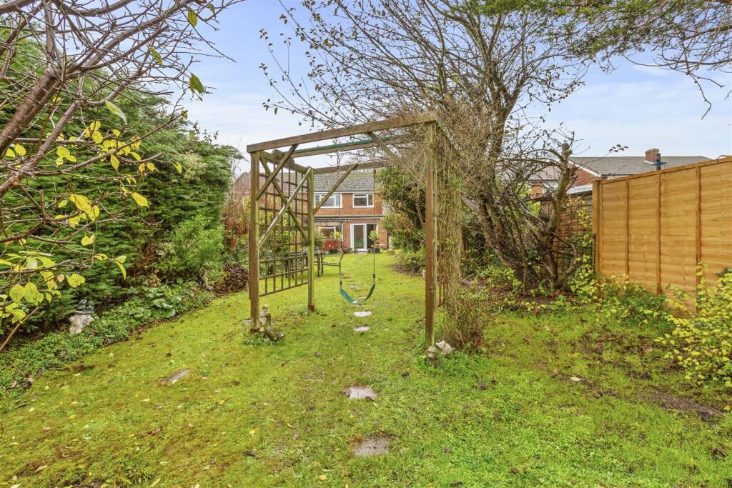 122 Cock Lane, HP13 7EA-4.jpg
