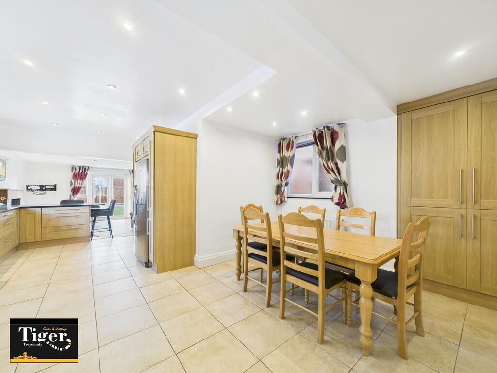 CAM02176G0-PR0509...