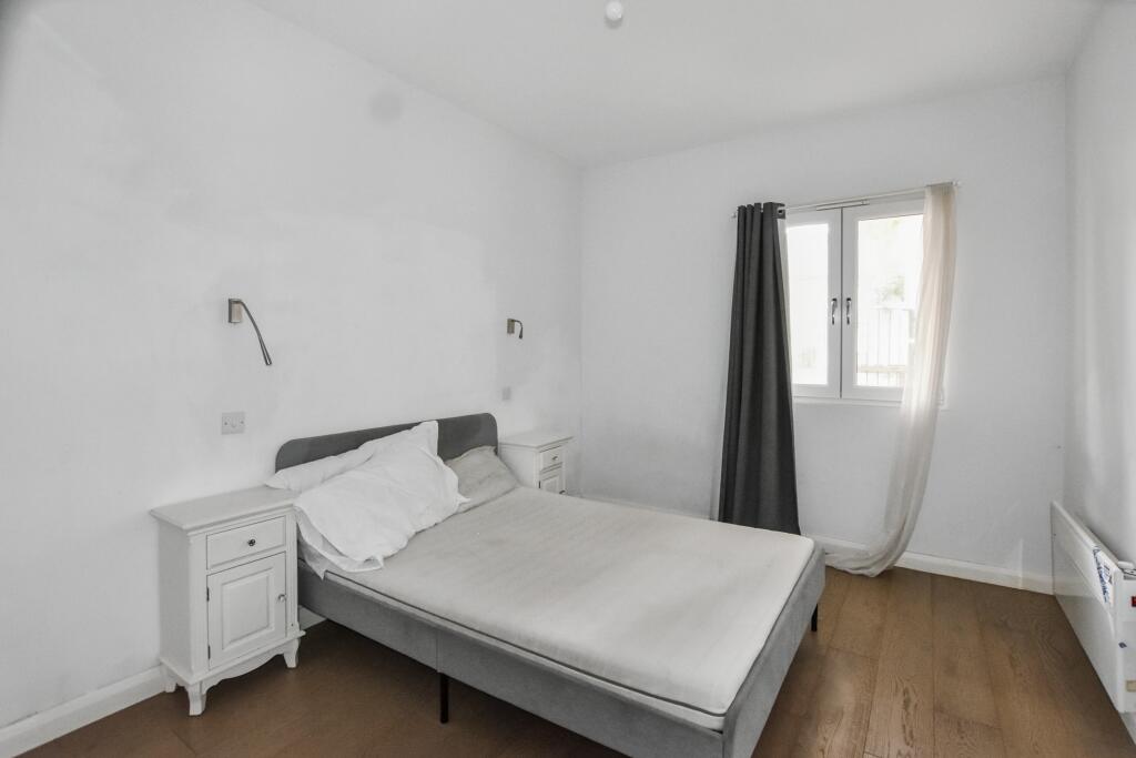 124 Blackwall Lane, Greenwich, London, SE10 0SP