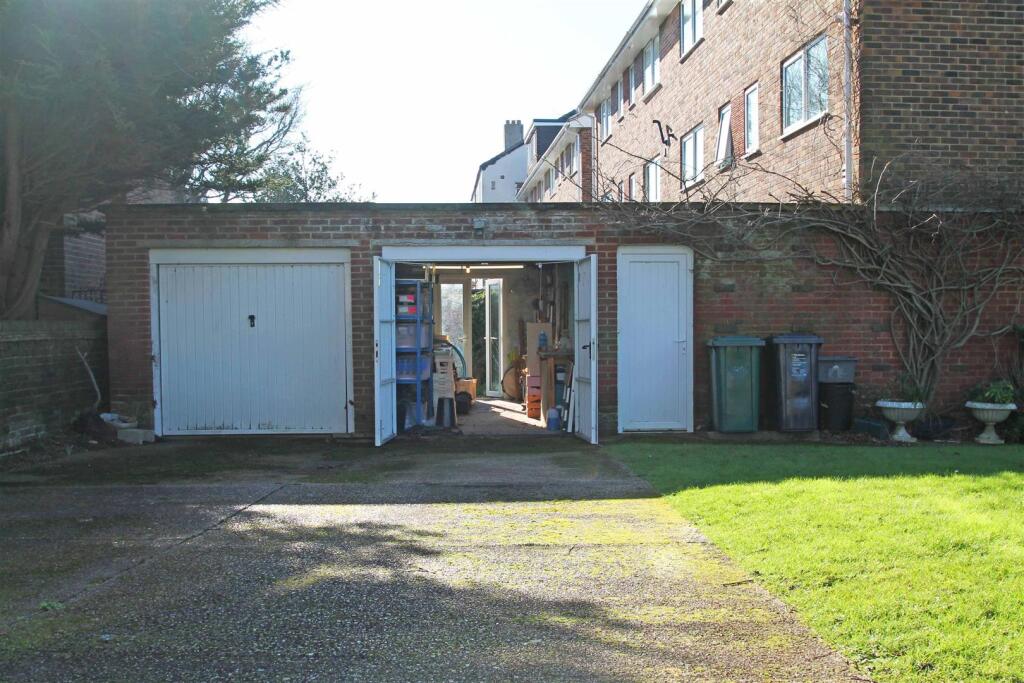 Garage (with water &amp; electricity)
