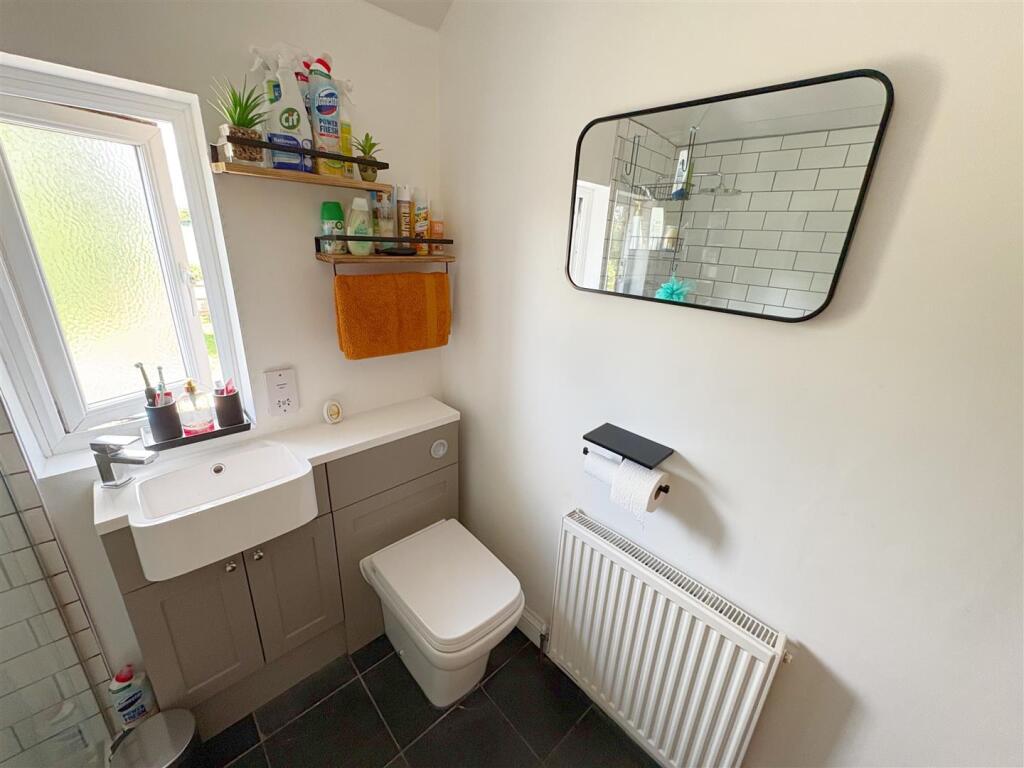 Shower room (2).jpg
