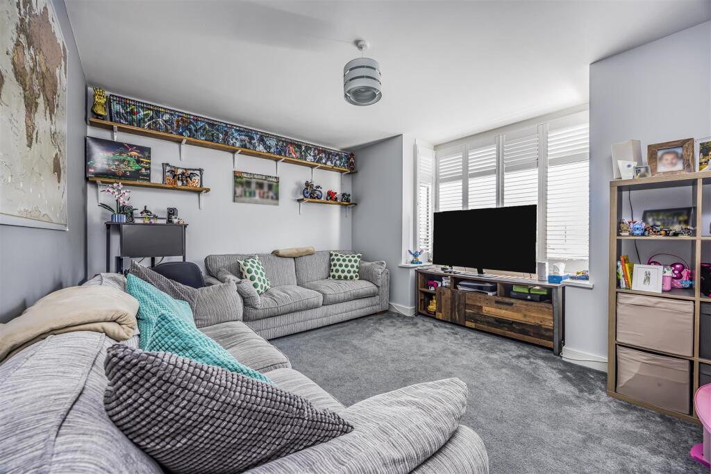 26 Ascot Road, Baffins-PorticoMarketing-SoldBy-31.