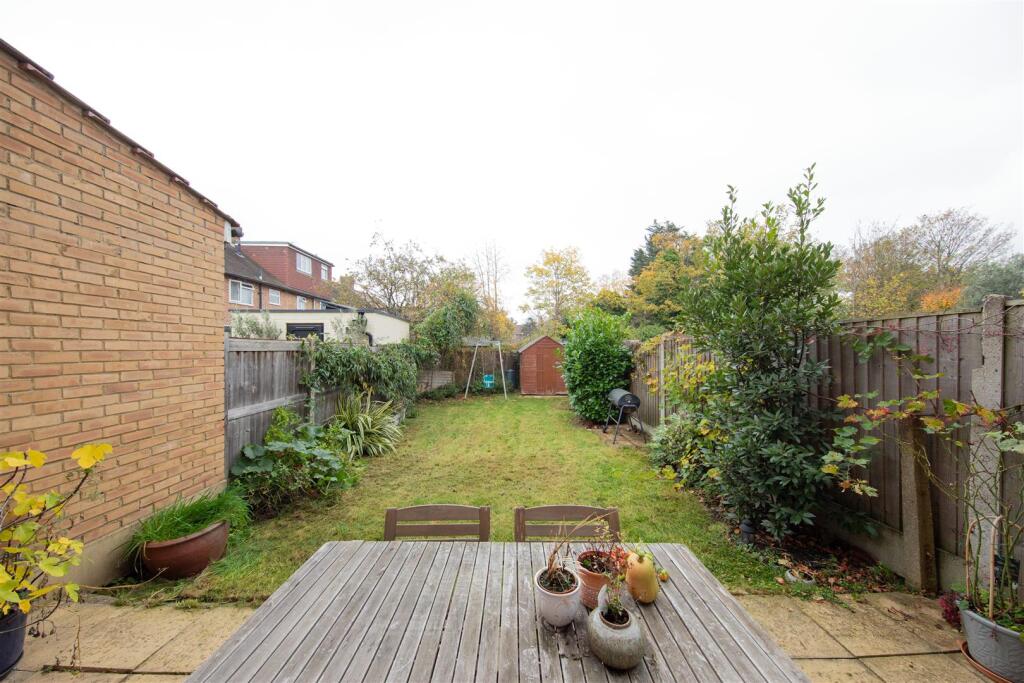 Douglas Avenue - E17