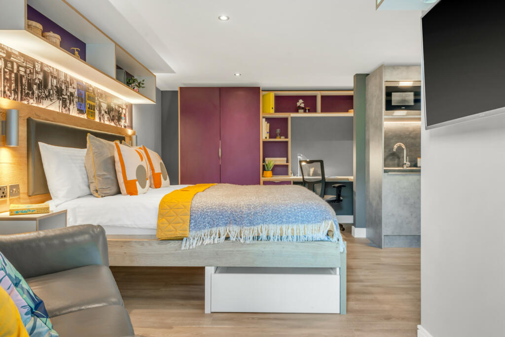 Elegance Apartment with Balcony