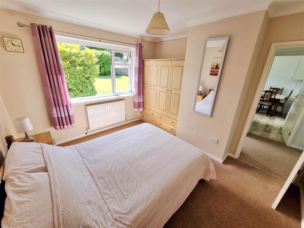 Bed 1.jpg
