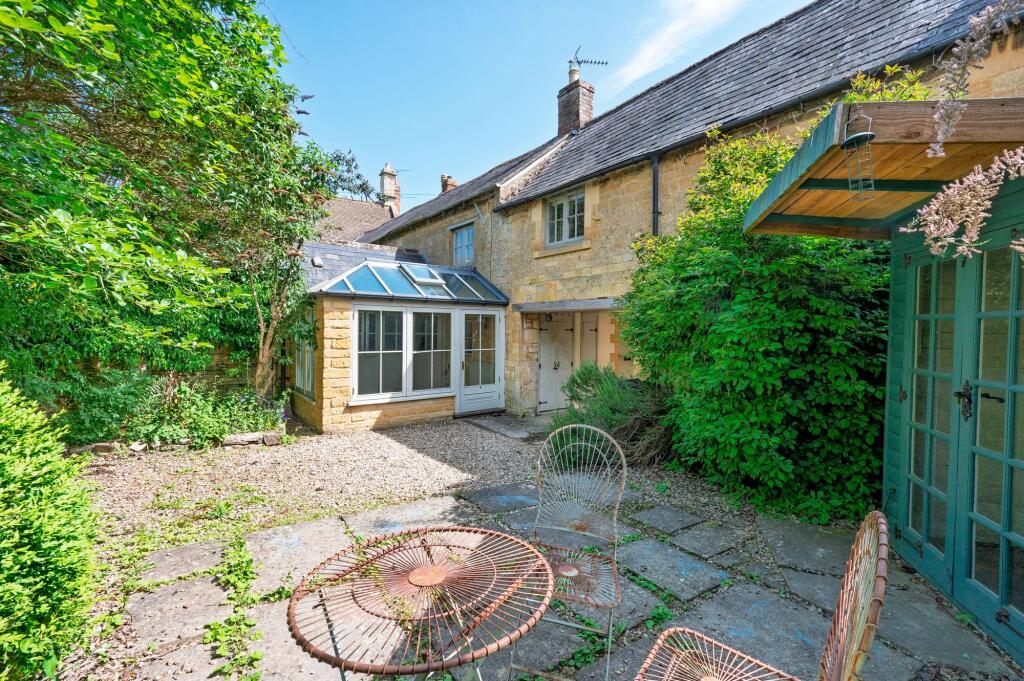 External &amp; Courtyard