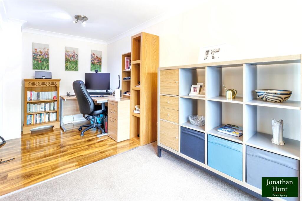 STUDY/FAMILY ROOM