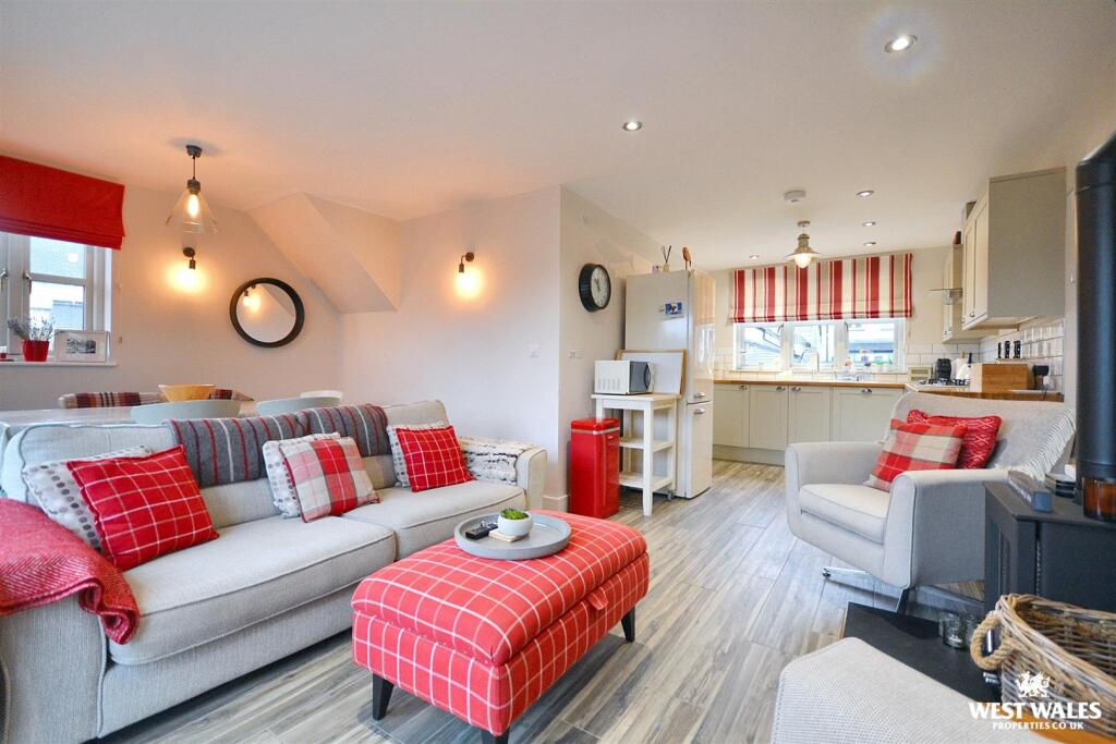 Living Room / Kitchen