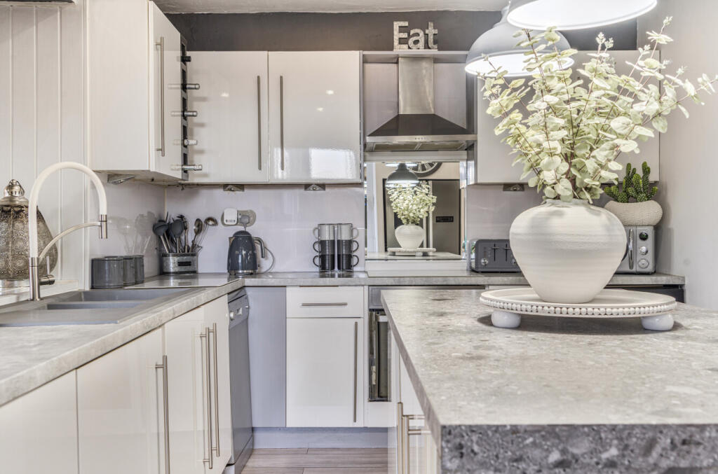 1360091-12-68d4ff...