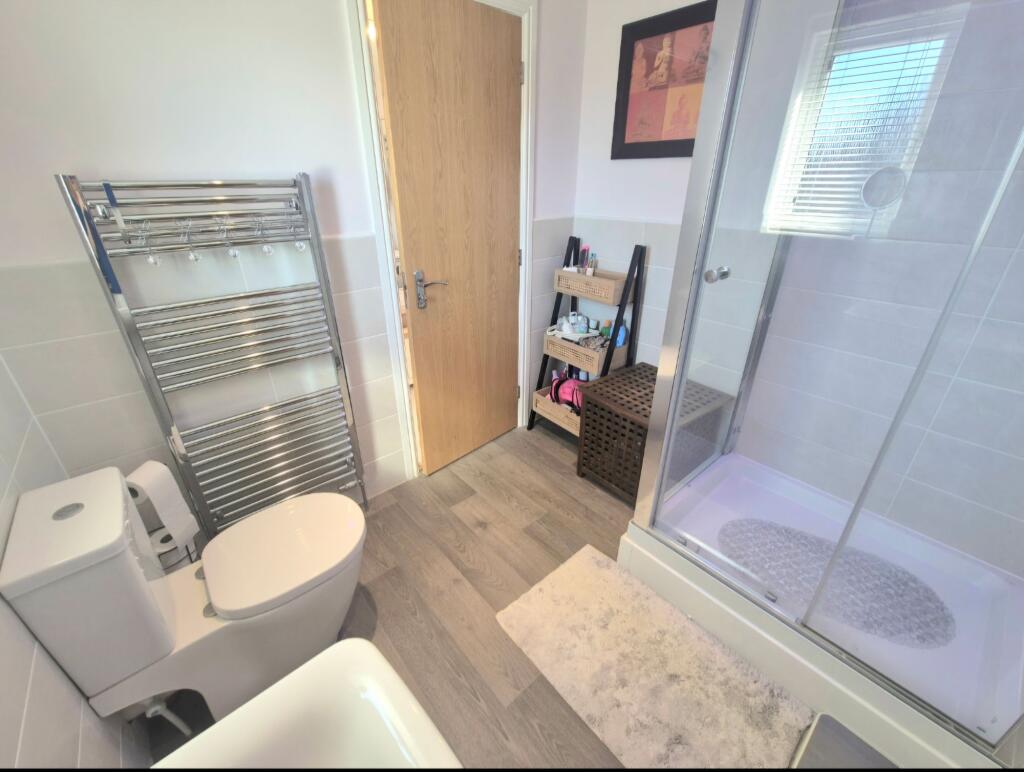 Jack &amp; Jill en-suite