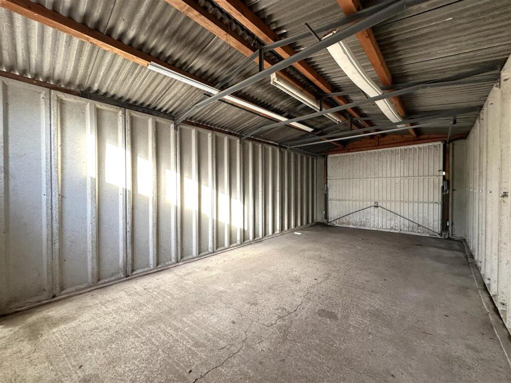 Large Garage Internal 241