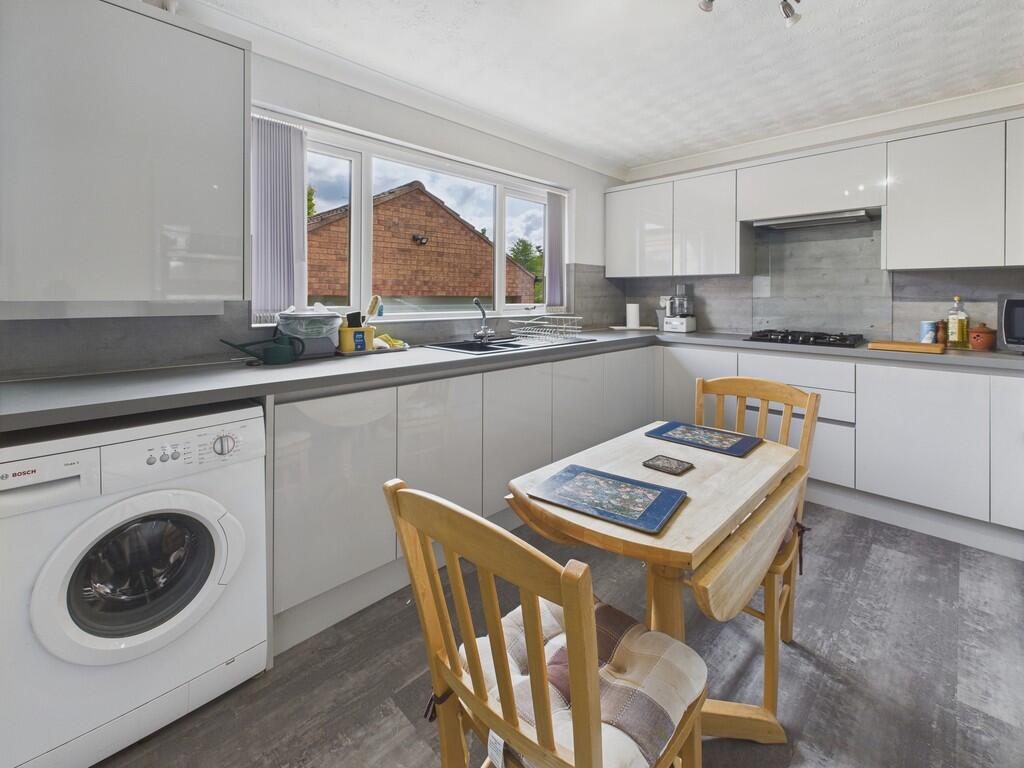 CAM04273G0-PR0136...