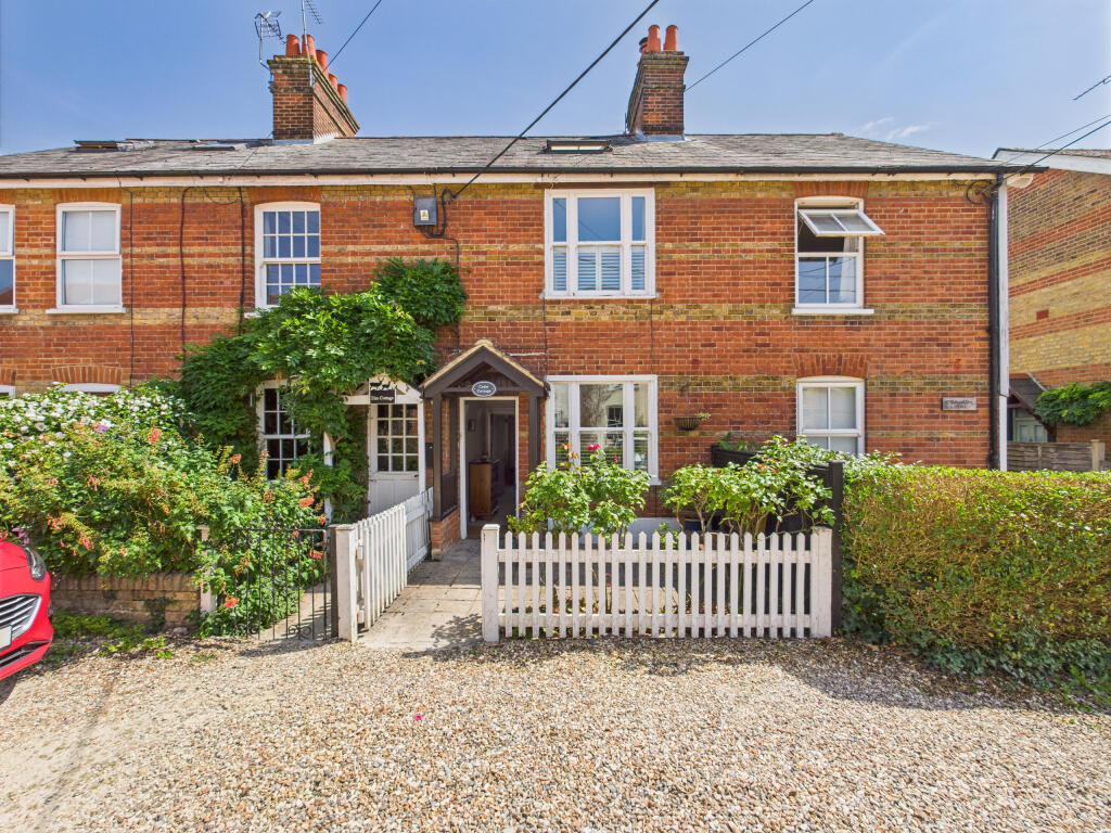 CAM01354G0-PR0572-STILL024