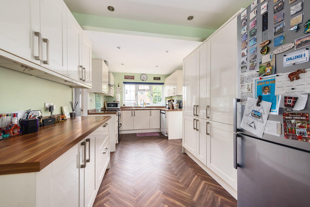 7 The Brambles (8...