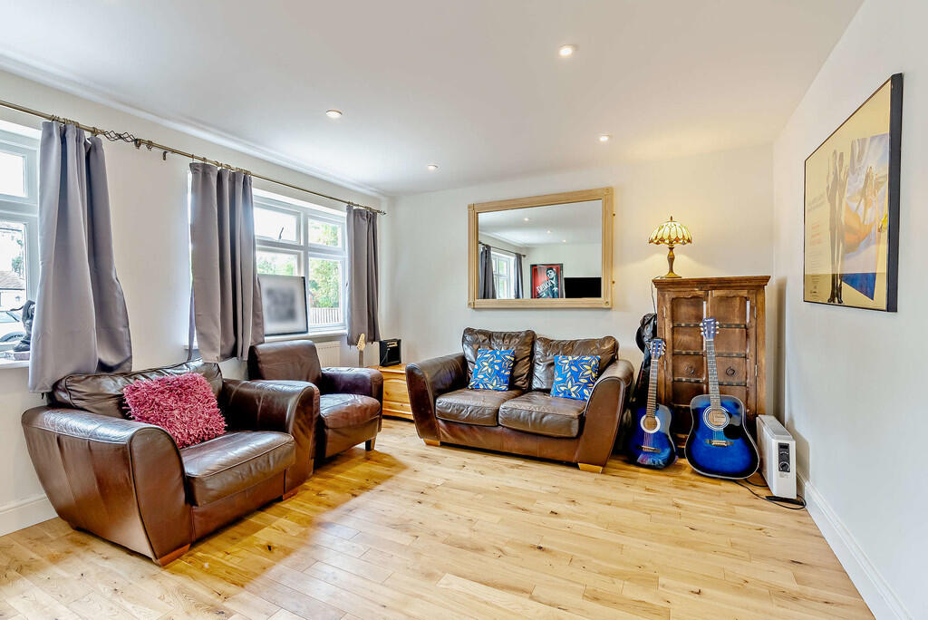 8651804-interior0...