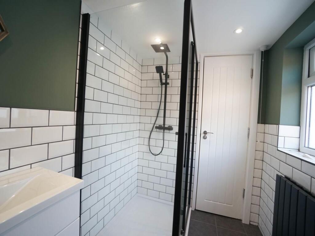 23PenchwintanRd_Bathroom1.3.JPG