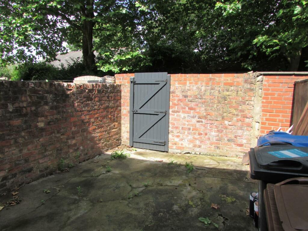 BrownSt10yard.JPG