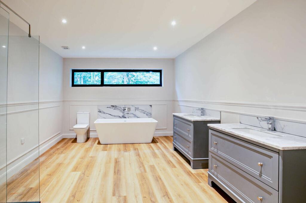 PRINCIPAL BEDROOM SUITE