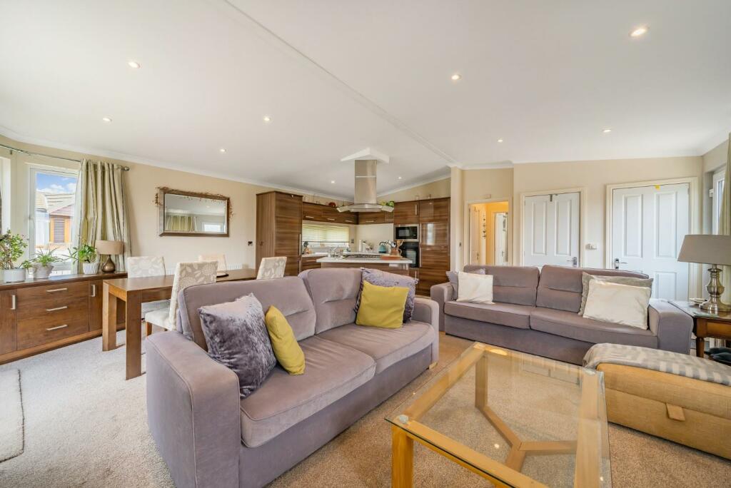2nd view OPEN PLAN LIVING.jpg