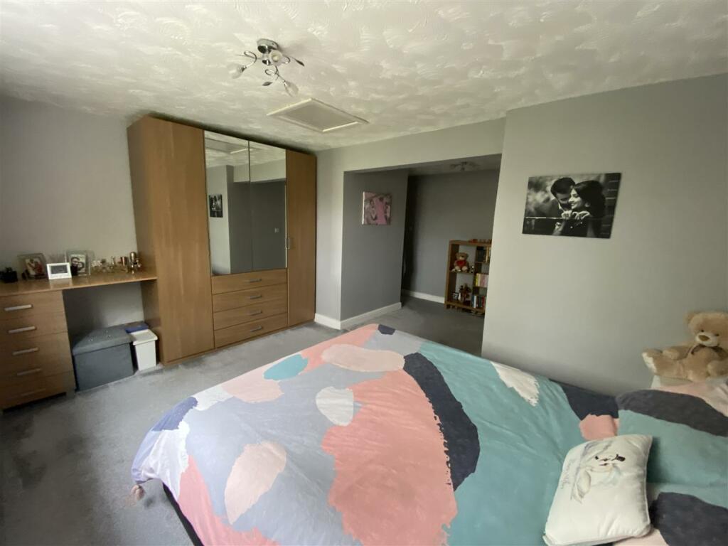 Bedroom no.1 front double master: