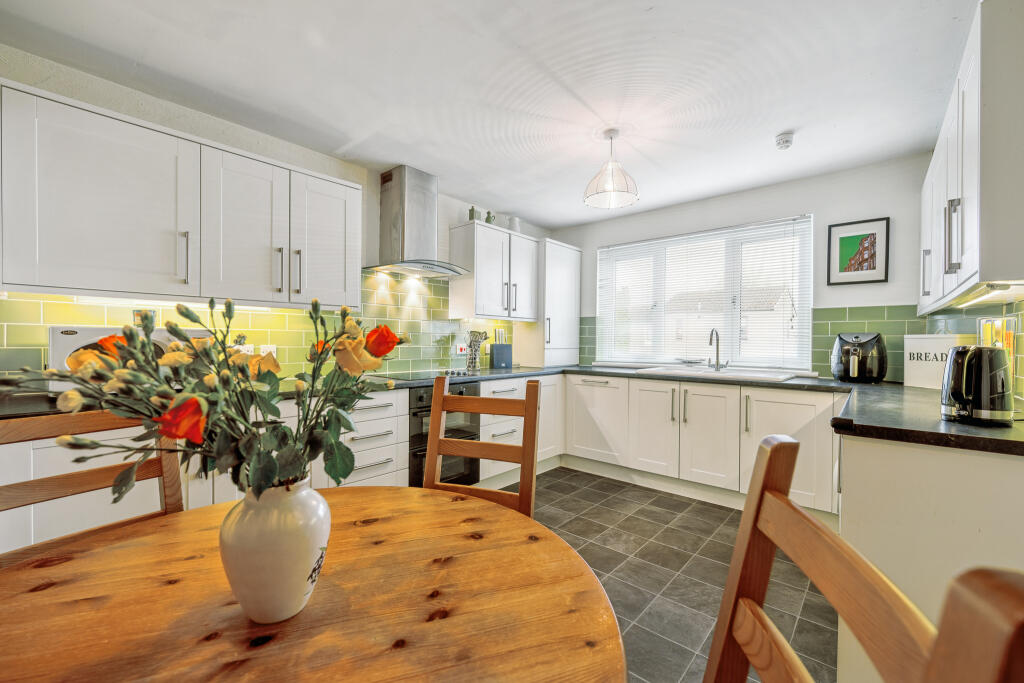 Kitchen/ Dining Room