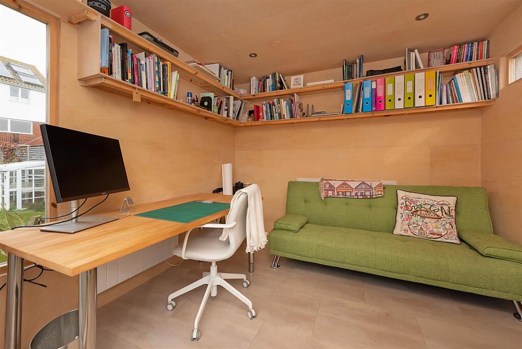 Island Wall, Whitstable