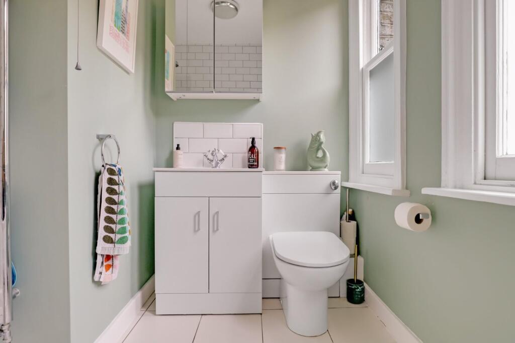 06-b2bbJHPropWpen - 12b Royston Road - 28.jpg