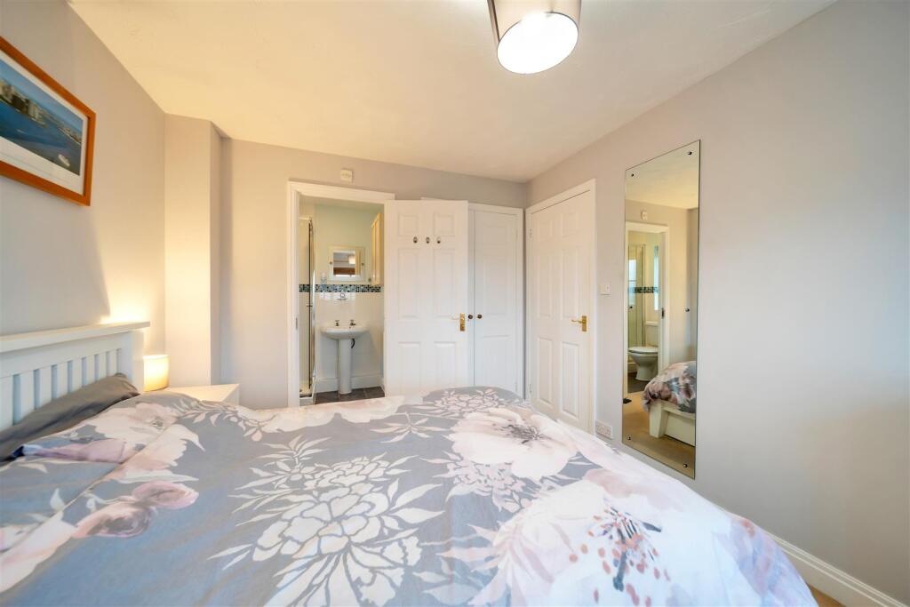 Burnet Close-16.jpg